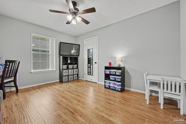 1307 Mazurek Blvd, Pensacola, FL 32514