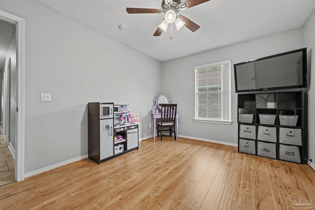 1307 Mazurek Blvd, Pensacola, FL 32514