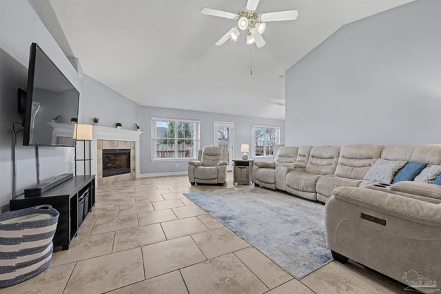 1307 Mazurek Blvd, Pensacola, FL 32514