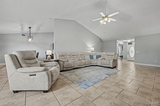 1307 Mazurek Blvd, Pensacola, FL 32514