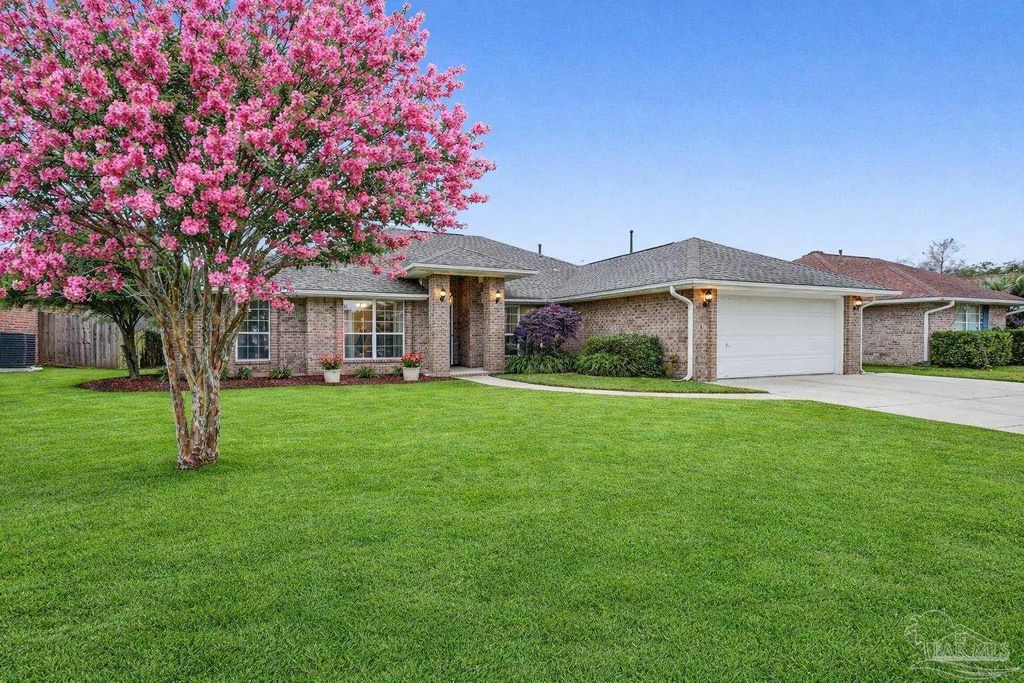 1307 Mazurek Blvd, Pensacola, FL 32514