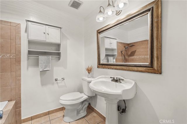 8111 Canby Avenue 3, Reseda, CA 91335