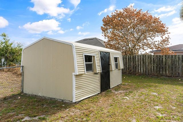 908 Landsdowne Drive, Sebastian, FL 32958