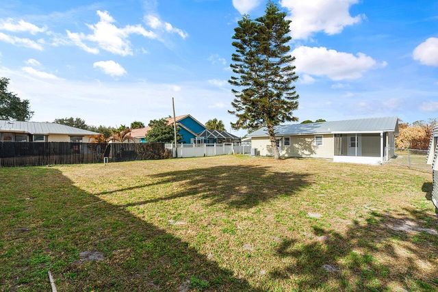 908 Landsdowne Drive, Sebastian, FL 32958