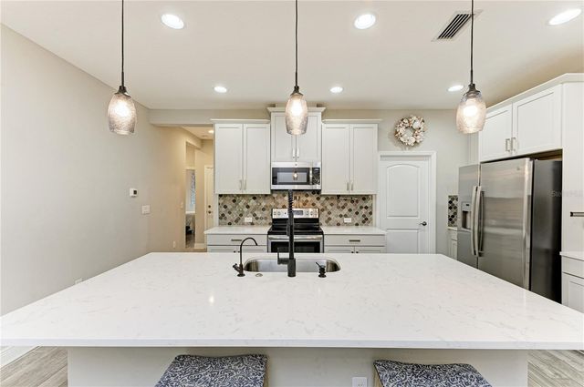 5961 AMBERLY DRIVE, Bradenton, FL 34208