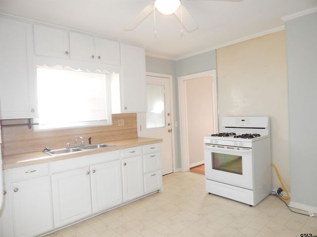 920 W 6th St., Tyler, TX 75701