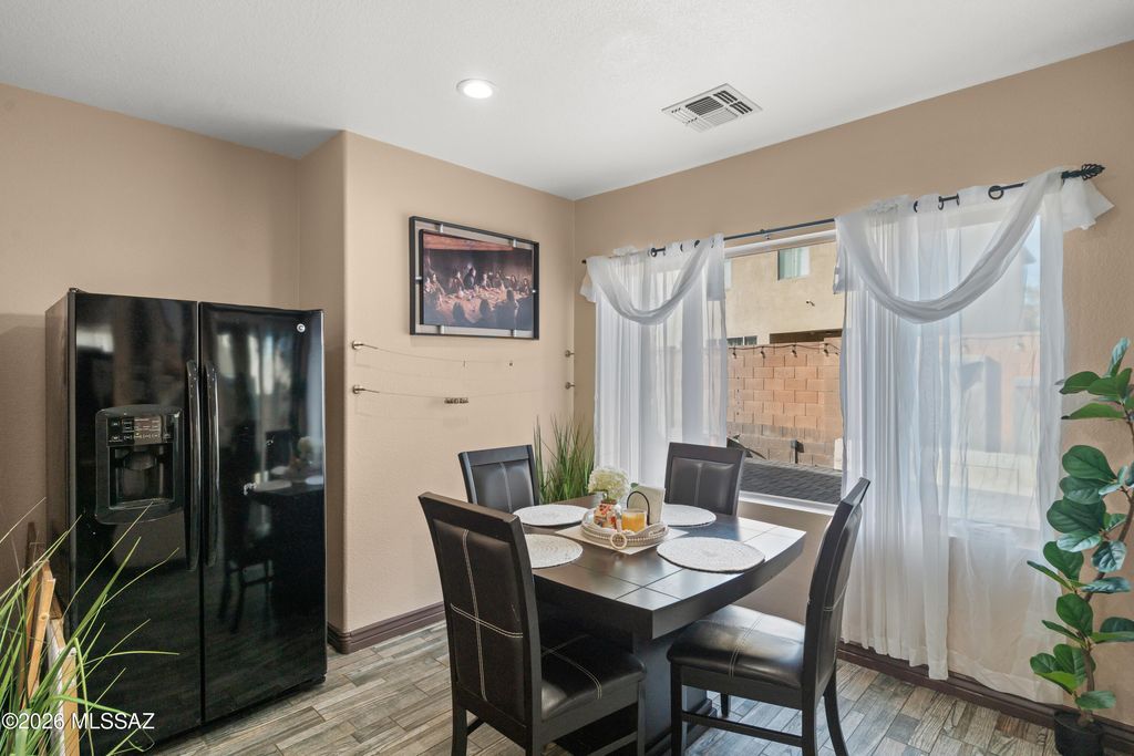 Image 10 of property listing at 14234 S Vía Horma, Sahuarita, AZ 85629