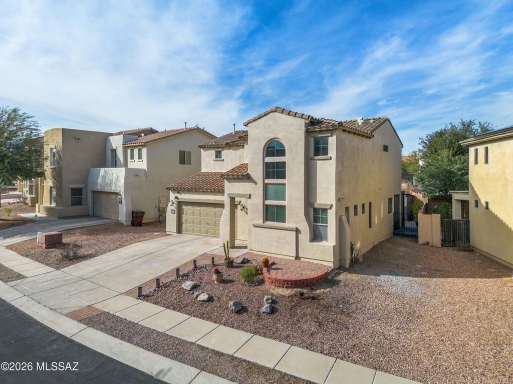 Image 2 of property listing at 14234 S Vía Horma, Sahuarita, AZ 85629