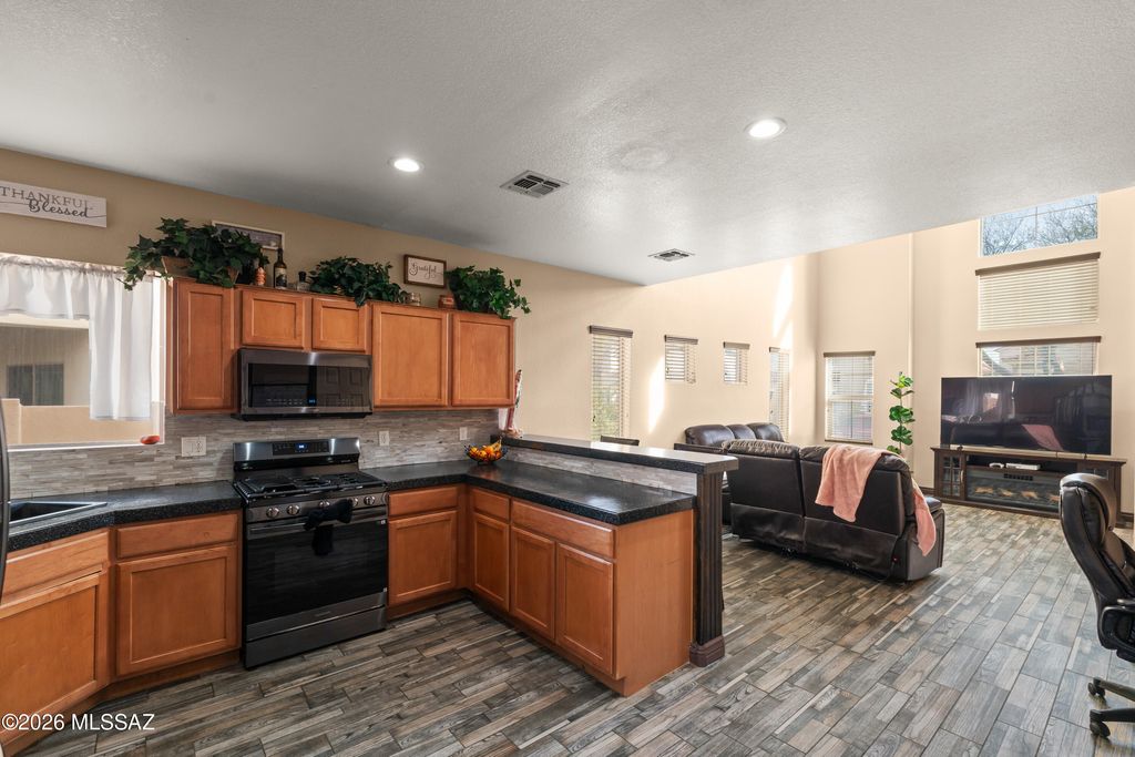 Image 9 of property listing at 14234 S Vía Horma, Sahuarita, AZ 85629