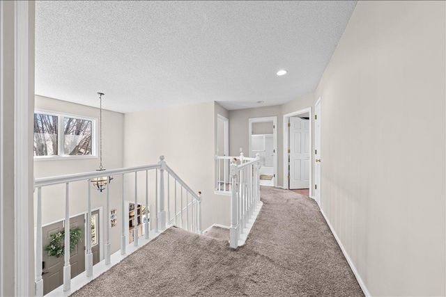 139 Ridge Way, Mahtomedi, MN 55115