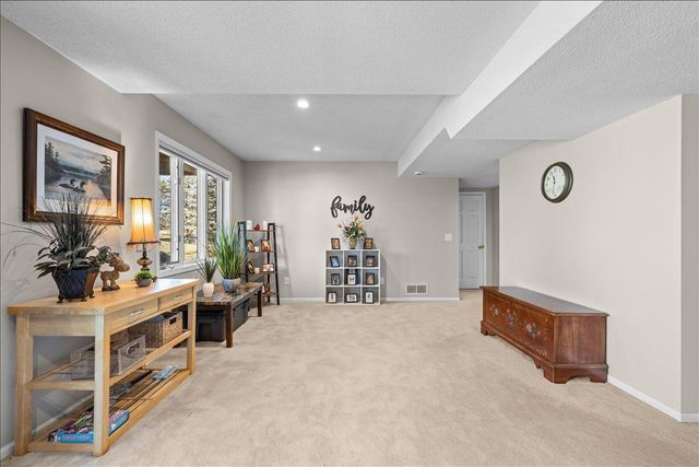 139 Ridge Way, Mahtomedi, MN 55115