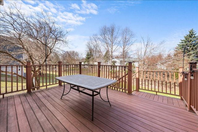 139 Ridge Way, Mahtomedi, MN 55115