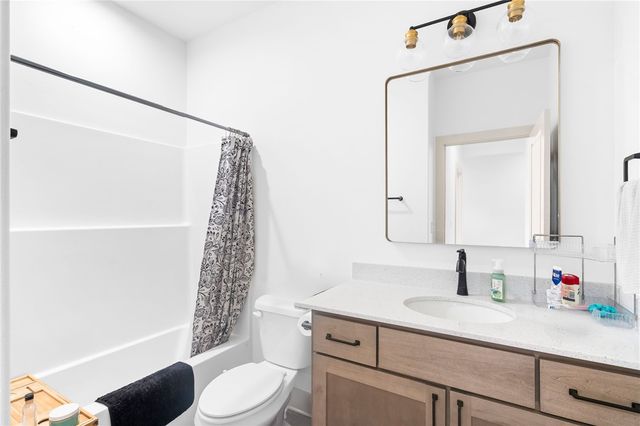 601 E Lake Francis Drive, Siloam Springs, AR 72761