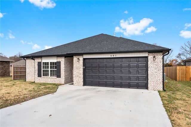 601 E Lake Francis Drive, Siloam Springs, AR 72761