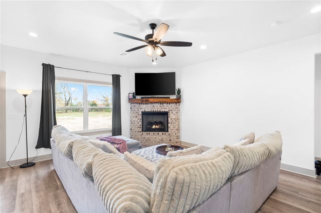 601 E Lake Francis Drive, Siloam Springs, AR 72761