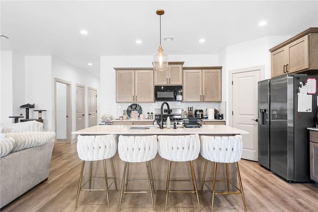 601 E Lake Francis Drive, Siloam Springs, AR 72761