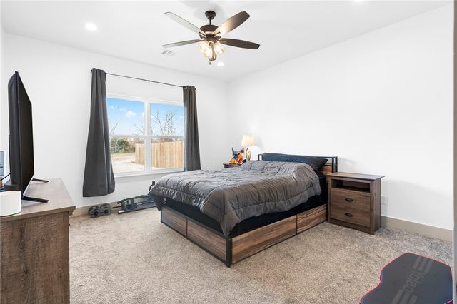 601 E Lake Francis Drive, Siloam Springs, AR 72761