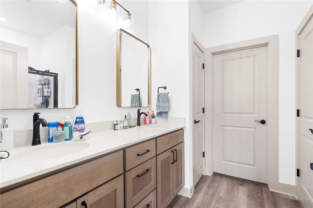 601 E Lake Francis Drive, Siloam Springs, AR 72761