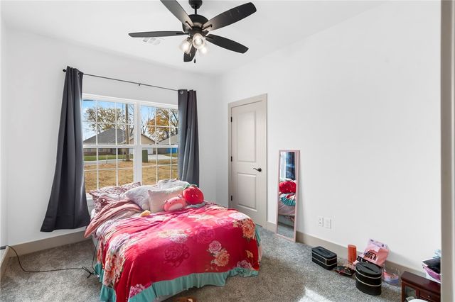 601 E Lake Francis Drive, Siloam Springs, AR 72761