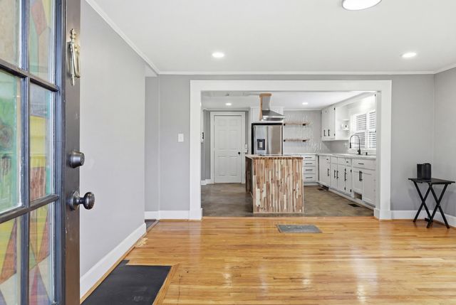 114 N Moore St, Duncan, SC 29334