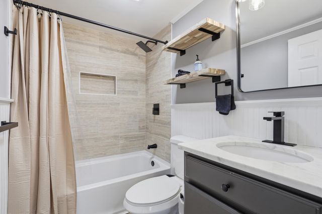 114 N Moore St, Duncan, SC 29334