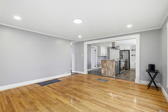 114 N Moore St, Duncan, SC 29334