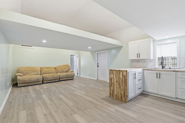 114 N Moore St, Duncan, SC 29334