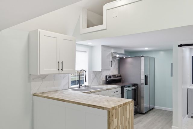 114 N Moore St, Duncan, SC 29334