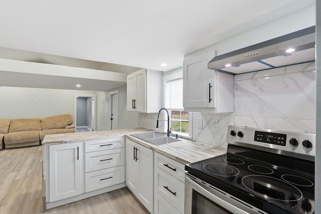 114 N Moore St, Duncan, SC 29334