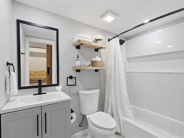 114 N Moore St, Duncan, SC 29334