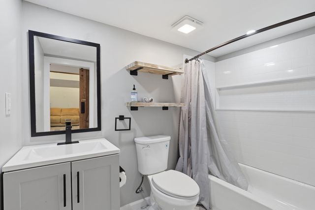 114 N Moore St, Duncan, SC 29334