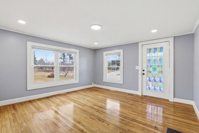 114 N Moore St, Duncan, SC 29334