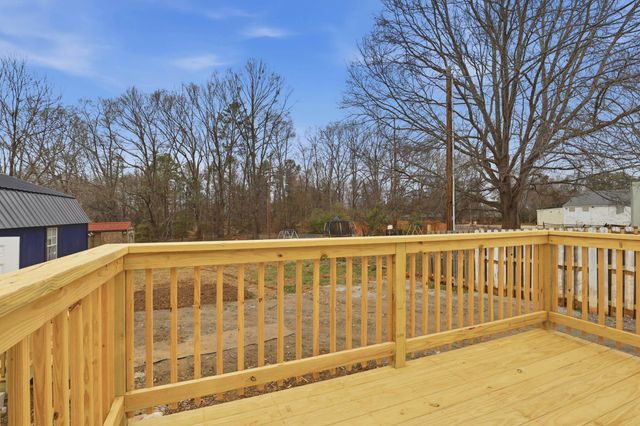 114 N Moore St, Duncan, SC 29334