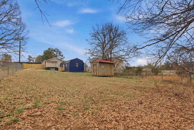 114 N Moore St, Duncan, SC 29334