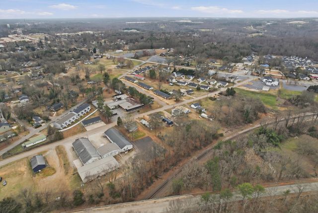 114 N Moore St, Duncan, SC 29334