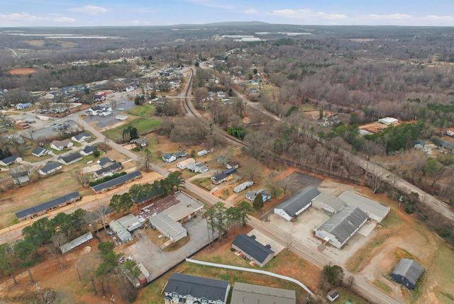 114 N Moore St, Duncan, SC 29334