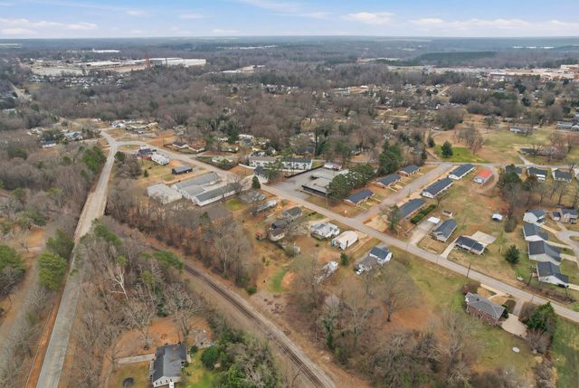 114 N Moore St, Duncan, SC 29334