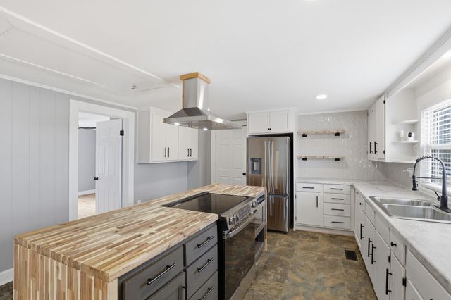 114 N Moore St, Duncan, SC 29334