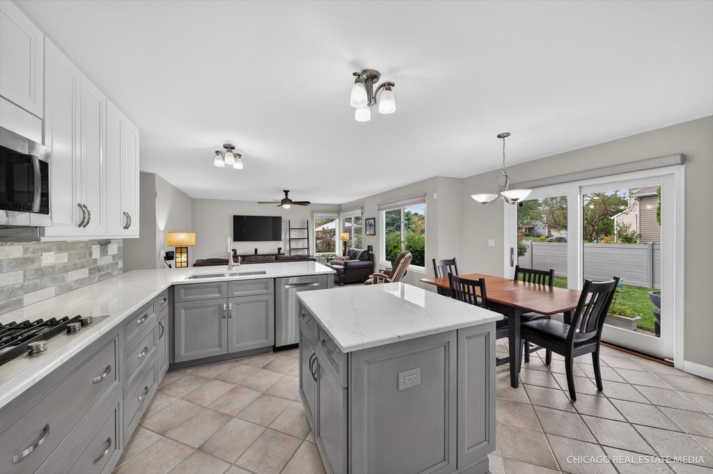 1172 Hillcrest Lane, Woodridge, IL 60517 — photo 3
