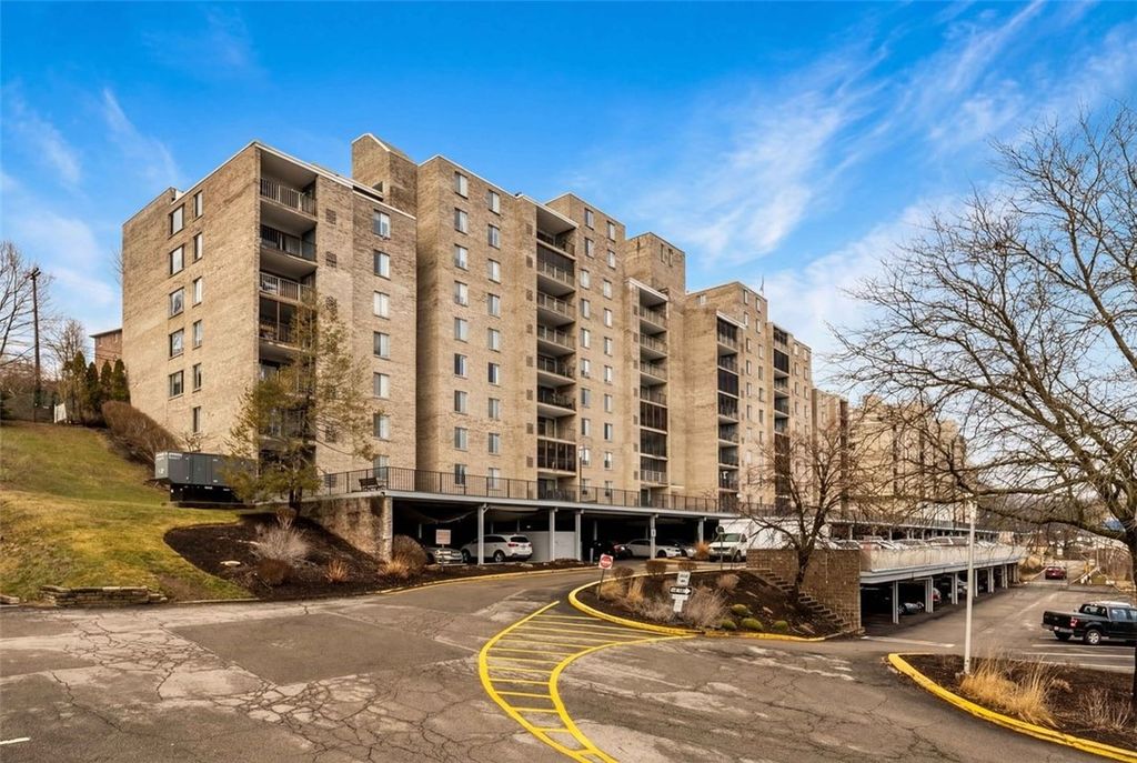 2160 Greentree Rd. 405W, Scott Twp, PA 15220