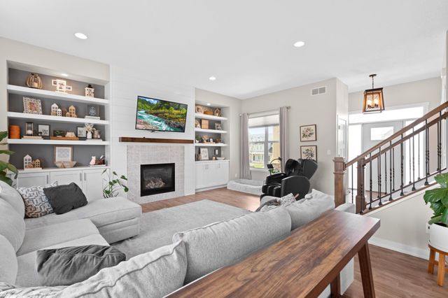 1892 Shannon Oaks Boulevard NE, Rochester, MN 55906