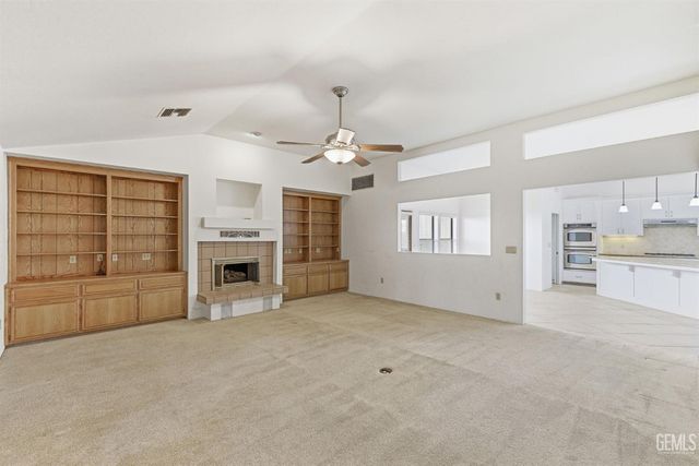 7313 Calle Los Manzanos, Bakersfield, CA 93309