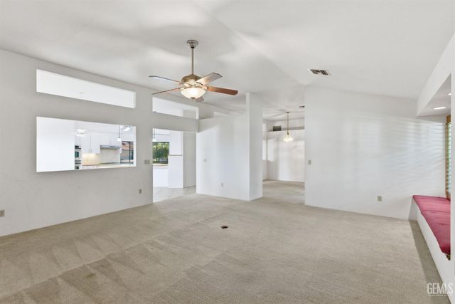 7313 Calle Los Manzanos, Bakersfield, CA 93309