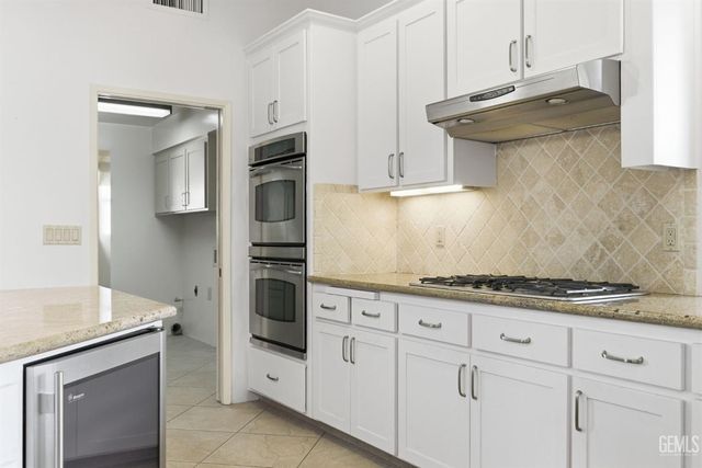 7313 Calle Los Manzanos, Bakersfield, CA 93309