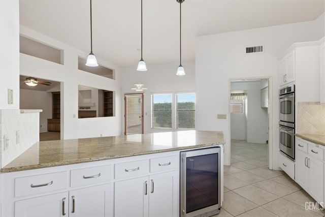 7313 Calle Los Manzanos, Bakersfield, CA 93309