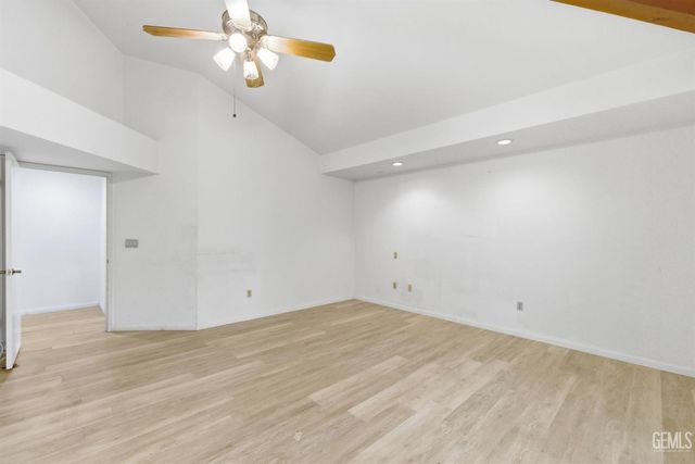 7313 Calle Los Manzanos, Bakersfield, CA 93309