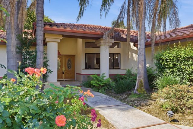 7313 Calle Los Manzanos, Bakersfield, CA 93309