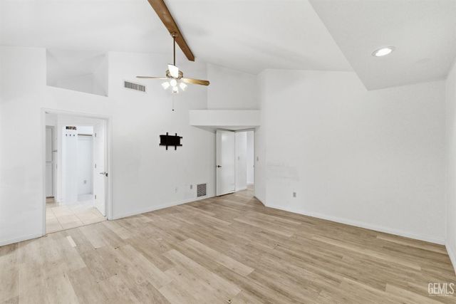7313 Calle Los Manzanos, Bakersfield, CA 93309