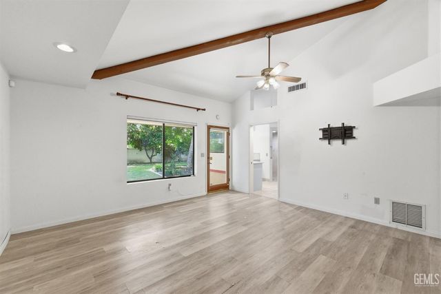 7313 Calle Los Manzanos, Bakersfield, CA 93309
