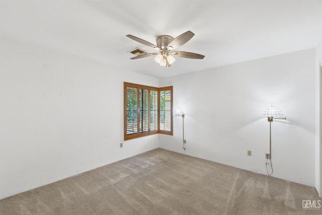 7313 Calle Los Manzanos, Bakersfield, CA 93309